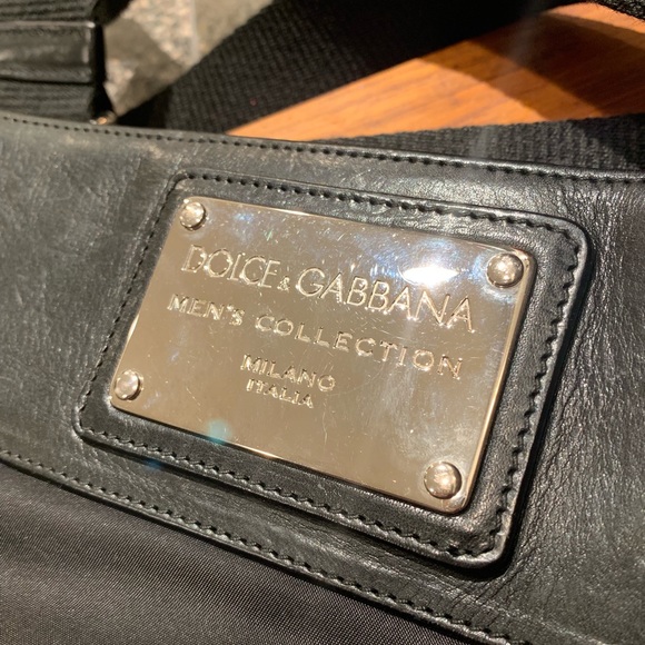 Sleek Authentic Dolce & Gabbana Messenger Bag - Picture 2 of 4